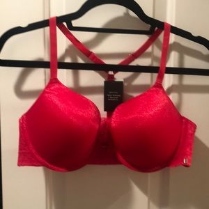 NWT. Red Enhance Push up bra.